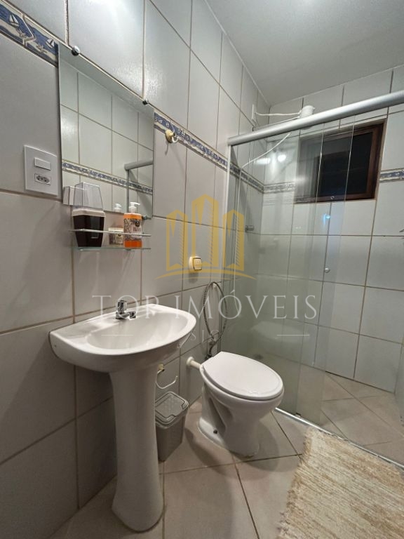 Oportunidade - Casa com 2 Quartos 500 m. Da Praia de Maranduba.