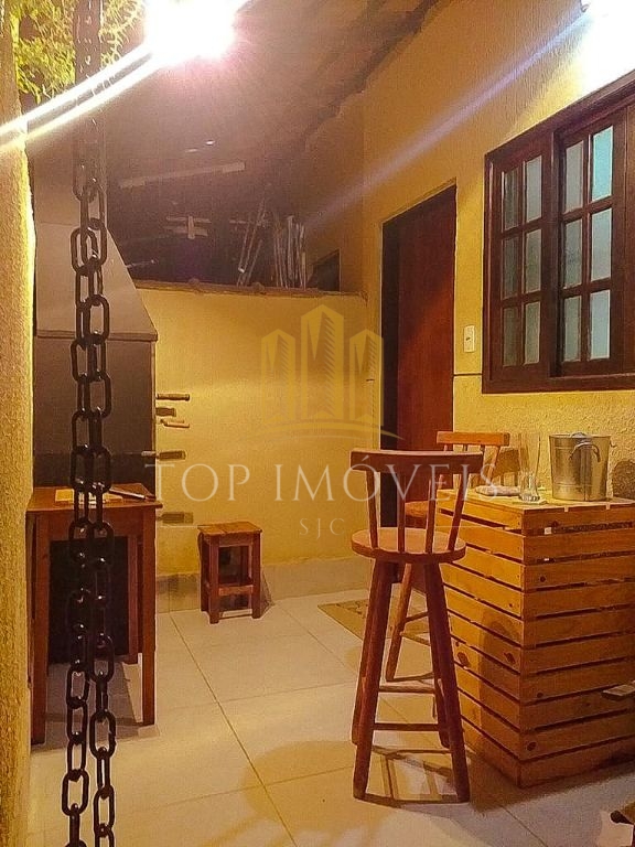 Oportunidade - Casa com 2 Quartos 500 m. Da Praia de Maranduba.