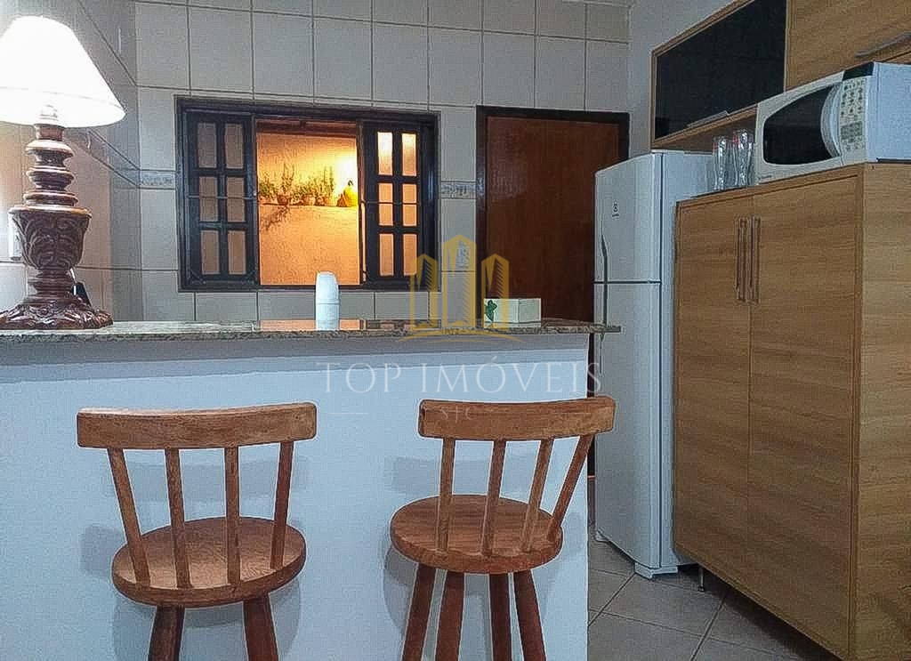 Oportunidade - Casa com 2 Quartos 500 m. Da Praia de Maranduba.