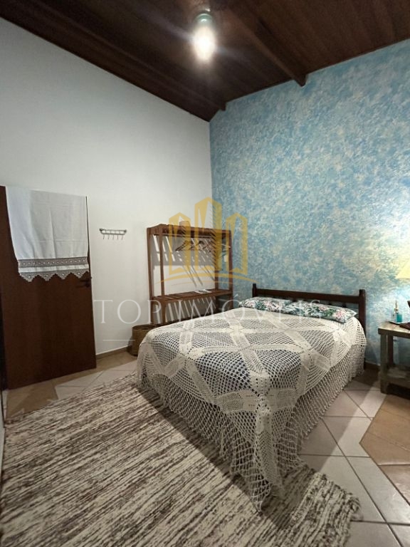 Oportunidade - Casa com 2 Quartos 500 m. Da Praia de Maranduba.