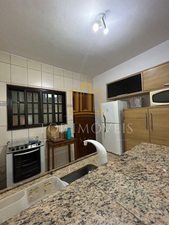 Oportunidade - Casa com 2 Quartos 500 m. Da Praia de Maranduba.