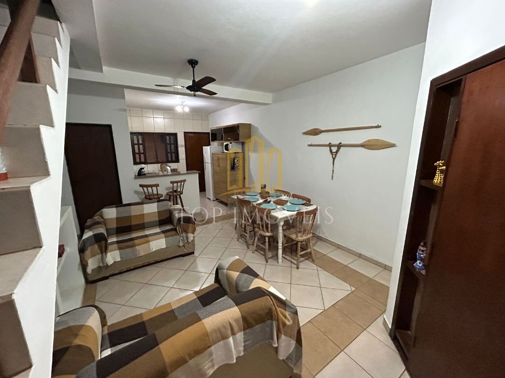 Oportunidade - Casa com 2 Quartos 500 m. Da Praia de Maranduba.