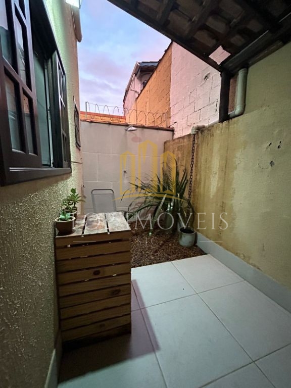 Oportunidade - Casa com 2 Quartos 500 m. Da Praia de Maranduba.
