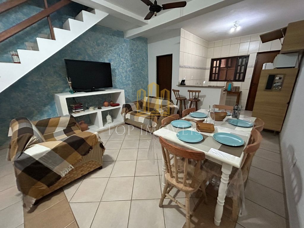 Oportunidade - Casa com 2 Quartos 500 m. Da Praia de Maranduba.