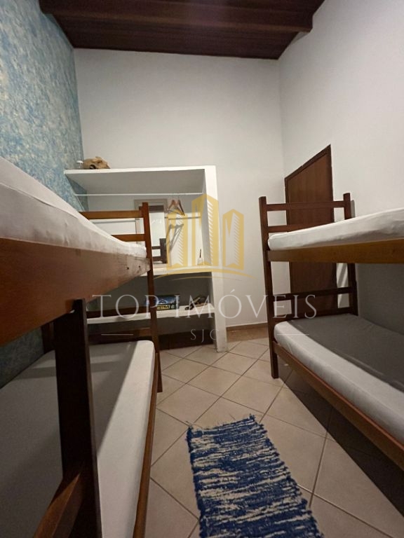 Oportunidade - Casa com 2 Quartos 500 m. Da Praia de Maranduba.