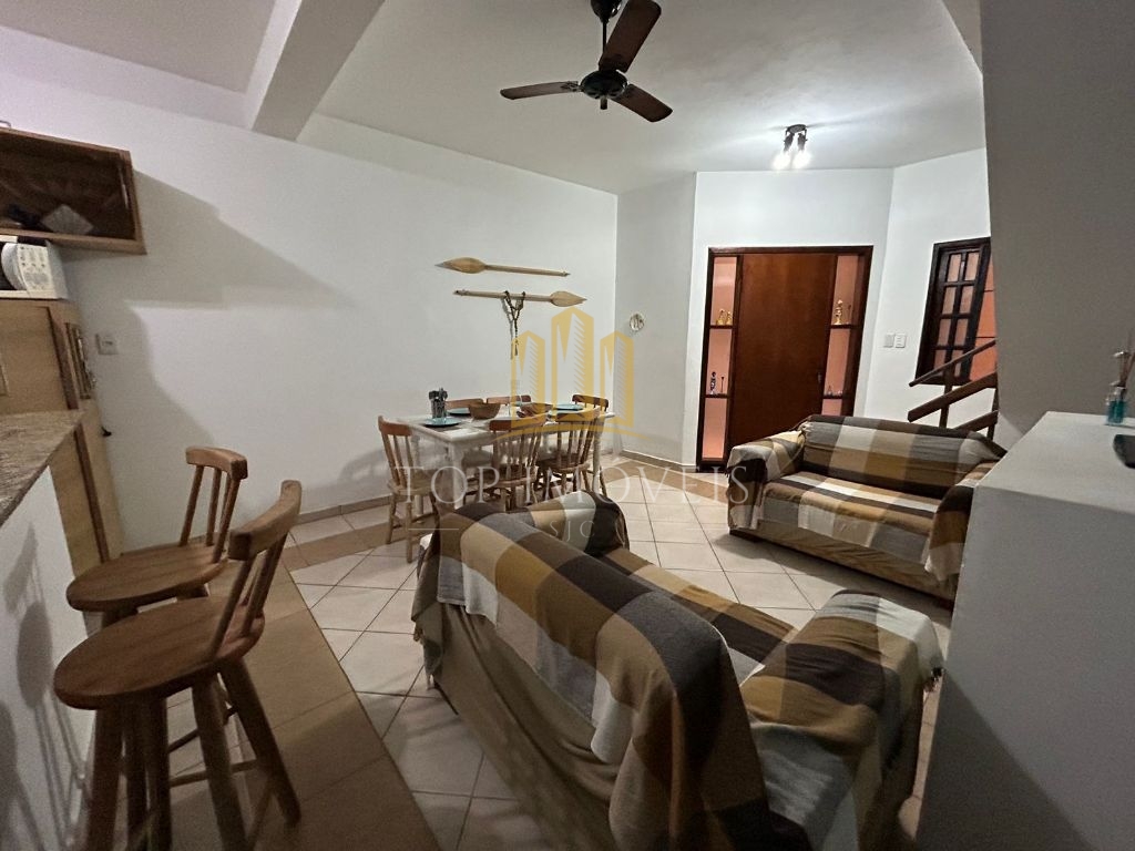Oportunidade - Casa com 2 Quartos 500 m. Da Praia de Maranduba.