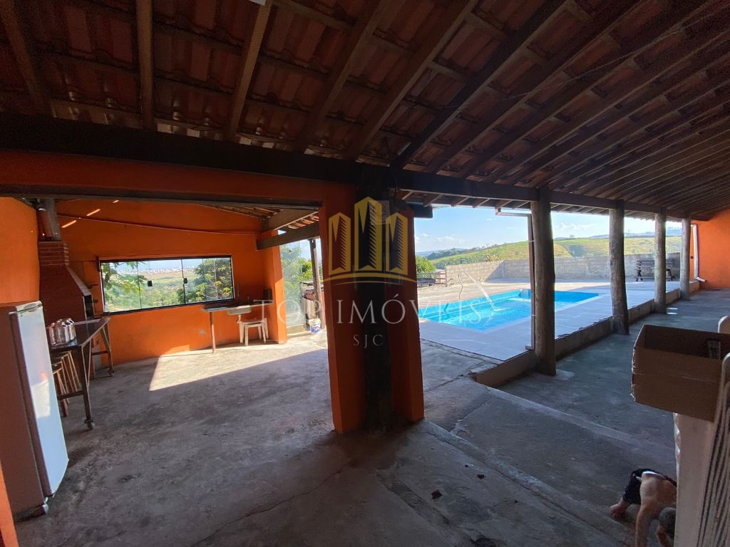 Maravilhosa Chácara com Vista Paradisiaca Piscina 3 dormitórios 2 banheiros Descubra o refúgio dos seus sonhos nesta encantadora chácara, perfeita para relaxar e aproveitar momentos especiais com…