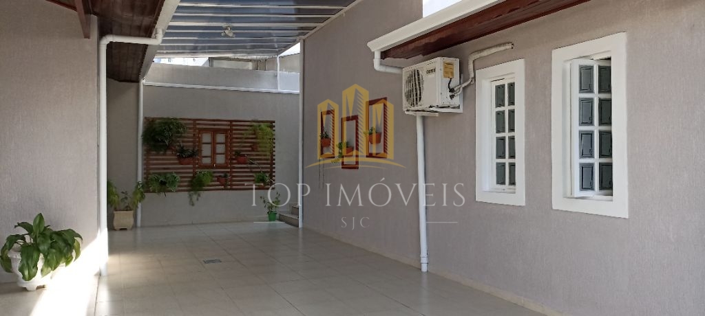Excelente casa com 3 dormitórios sendo 1 suíte em condomínio fechado em Jacareí