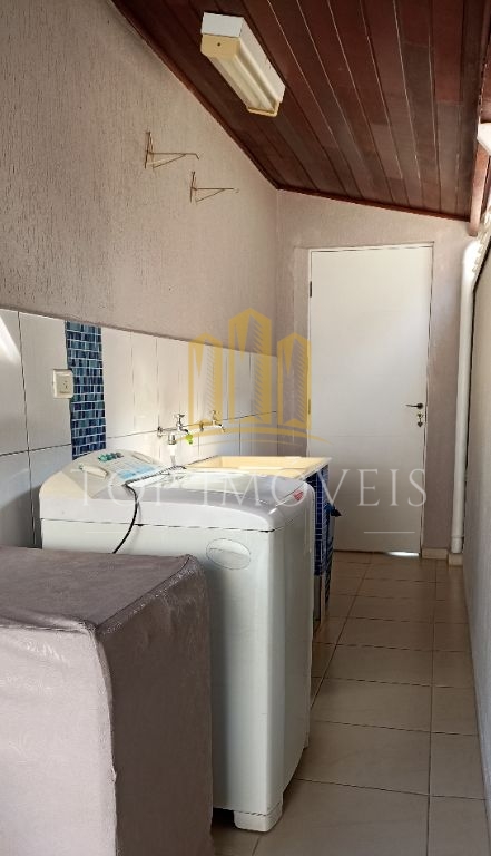 Excelente casa com 3 dormitórios sendo 1 suíte em condomínio fechado em Jacareí
