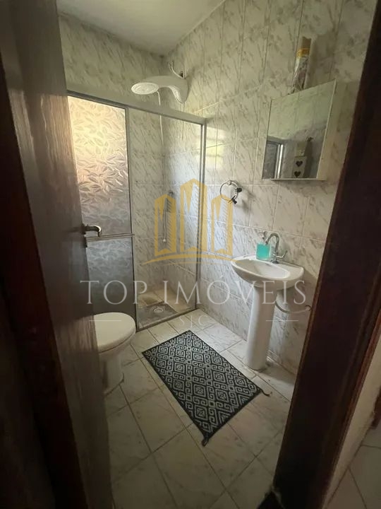 Excelente Casa localizada no Jardim Colonial Avenida principal com 2 dormitorios Churrasqueira