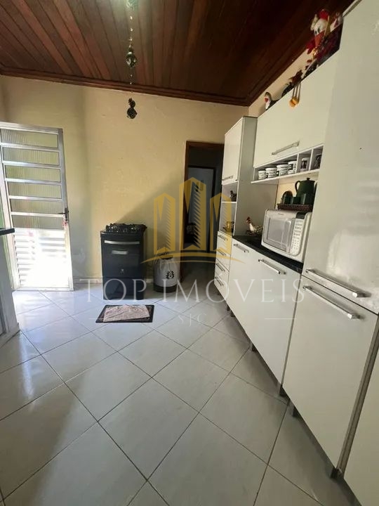 Excelente Casa localizada no Jardim Colonial Avenida principal com 2 dormitorios Churrasqueira