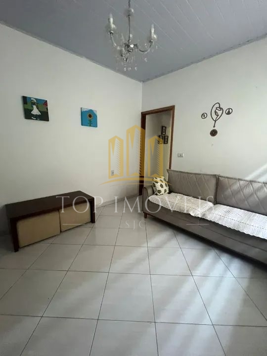 Excelente Casa localizada no Jardim Colonial Avenida principal com 2 dormitorios Churrasqueira
