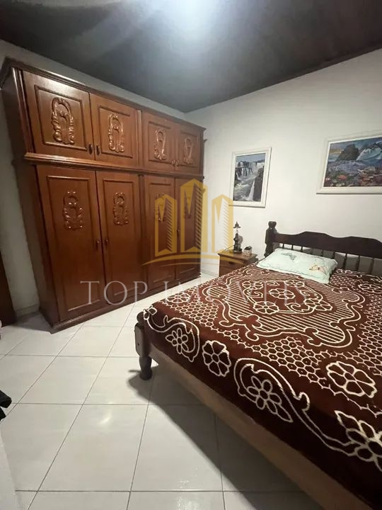 Excelente Casa localizada no Jardim Colonial Avenida principal com 2 dormitorios Churrasqueira