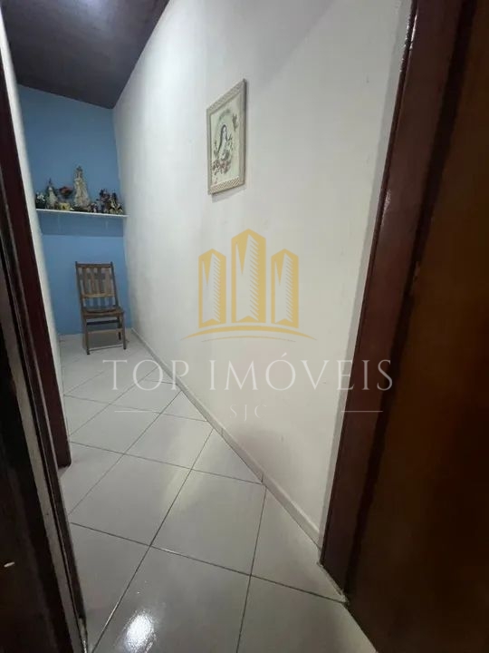 Excelente Casa localizada no Jardim Colonial Avenida principal com 2 dormitorios Churrasqueira