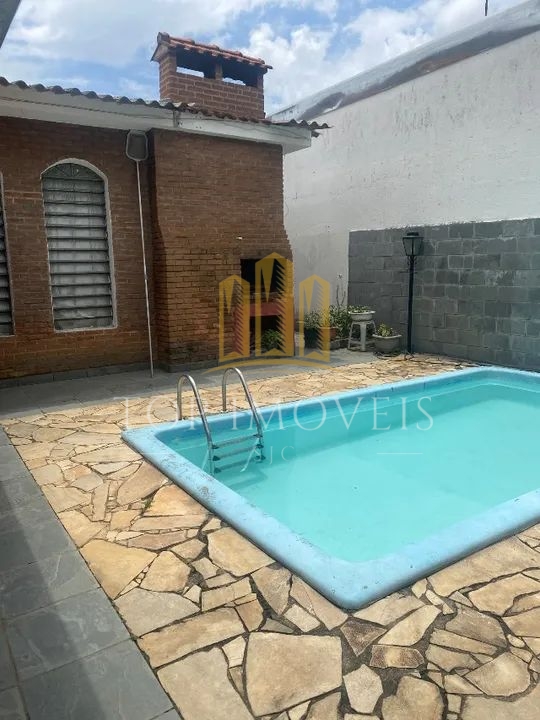 Excelente Casa Localizada no Satelite com piscina ,churrasqueira e lareira com ponto comercial na frente que pode ser alugado.