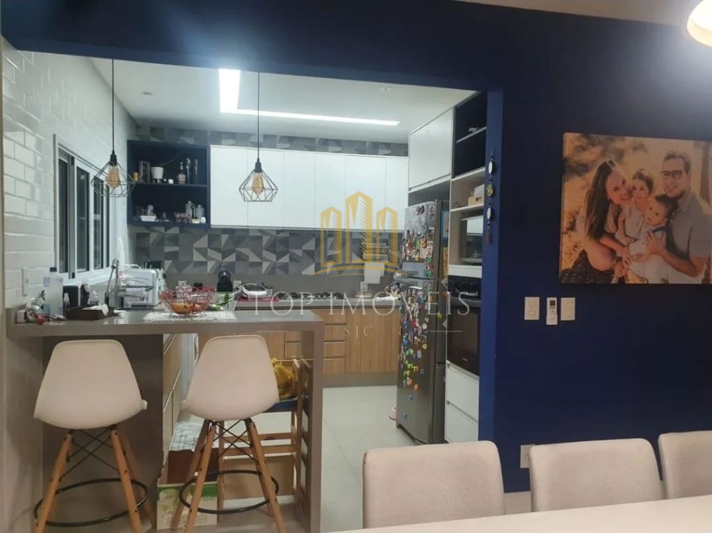 Maravilhoso sobrado quatro suítes repleta de planejados espaço gourmet em Condomínio Clube de Alto Padrão em Caçapava