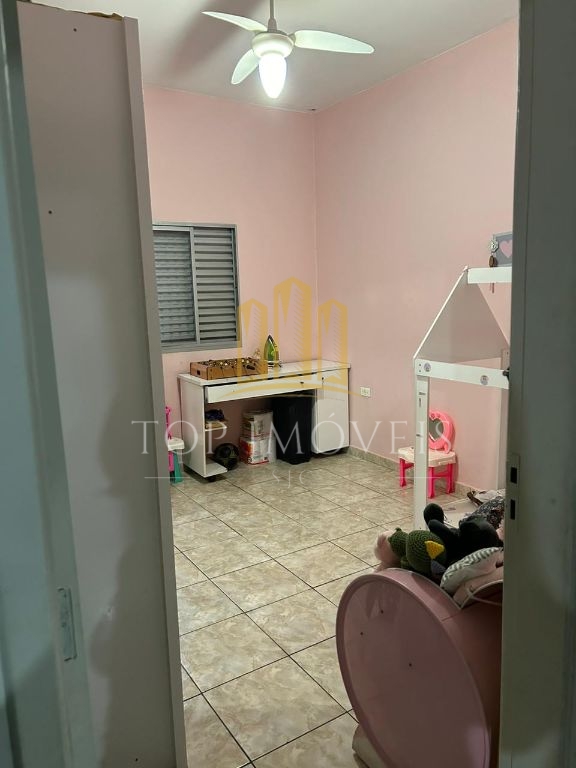 Excelente casa com edícula e piscina .