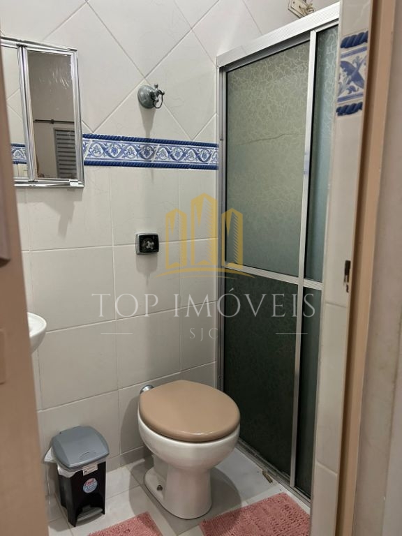 Excelente casa com edícula e piscina .