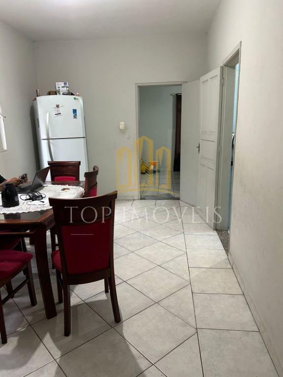 Excelente casa com edícula e piscina .