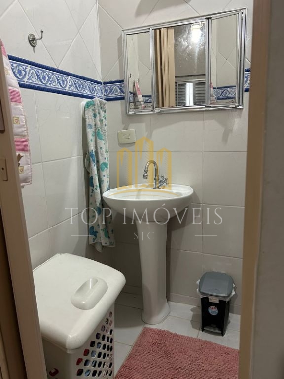 Excelente casa com edícula e piscina .