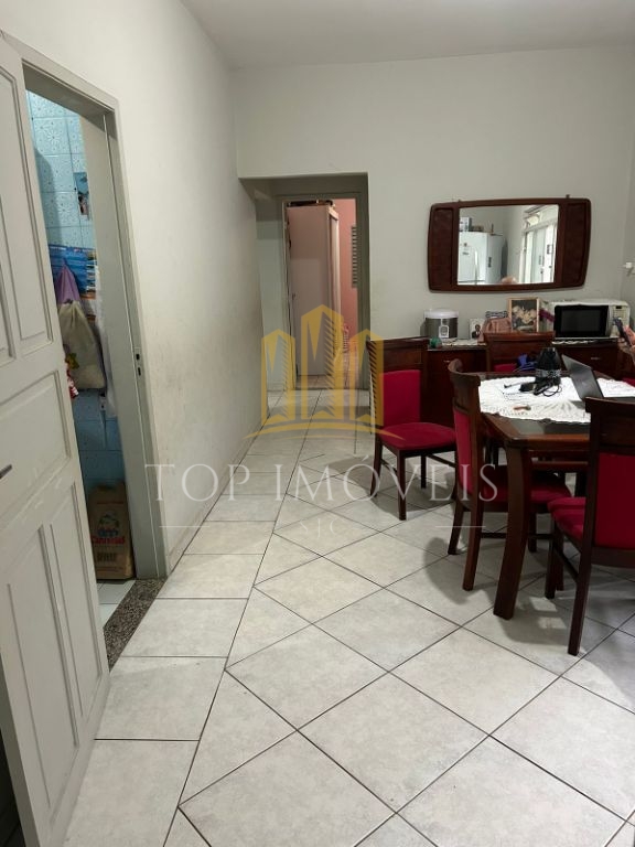 Excelente casa com edícula e piscina .
