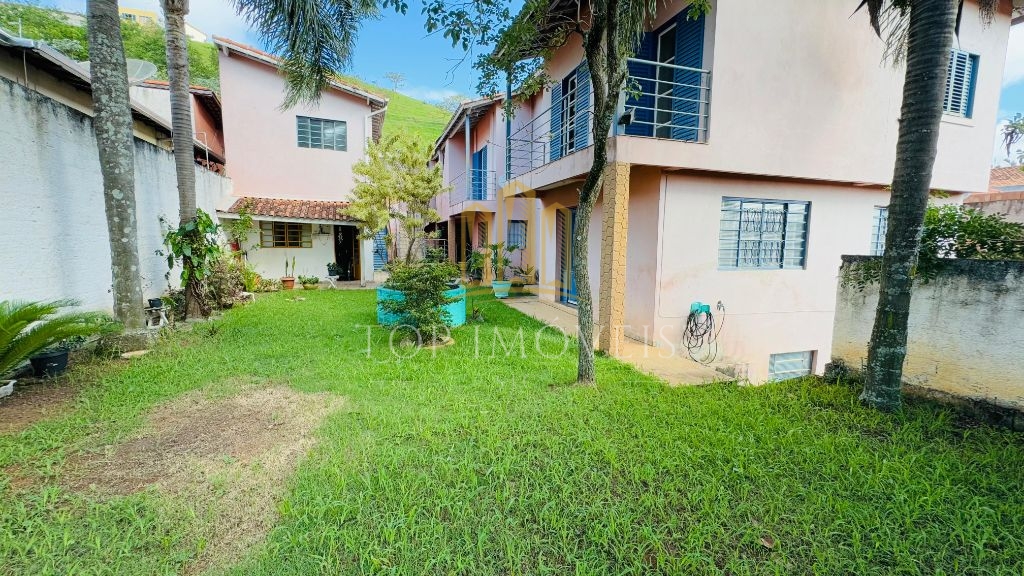 Sobrado Espetacular com 4 Quartos em um Verdadeiro Paraíso Verde!