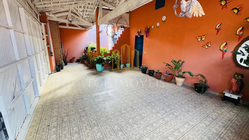 Sobrado Espetacular com 4 Quartos em um Verdadeiro Paraíso Verde!