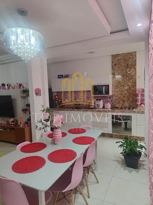 Linda Casa Localizada no Putim com Palenajdos Closet 2 dormitorios com suite