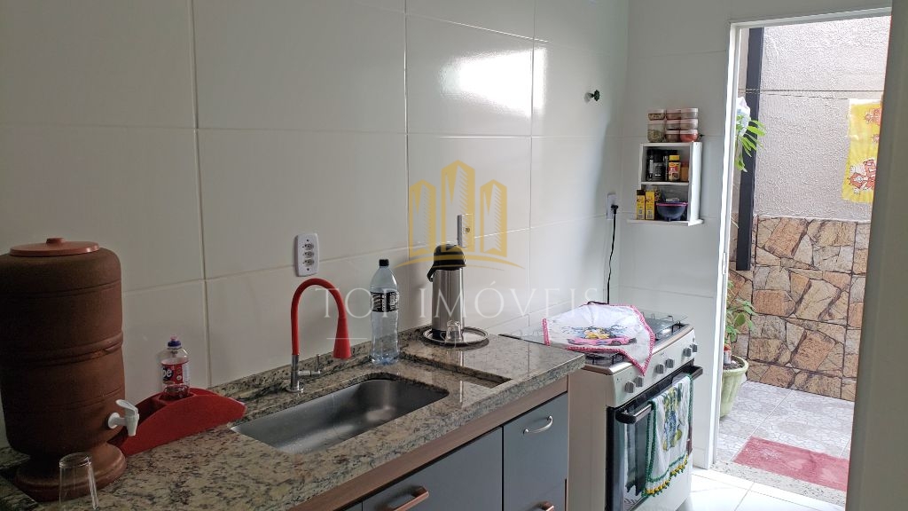 Casa térrea, dois dormitórios, duas vagas cobertas, Zona Sul