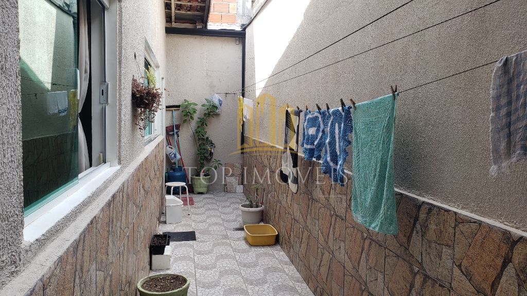 Casa térrea, dois dormitórios, duas vagas cobertas, Zona Sul