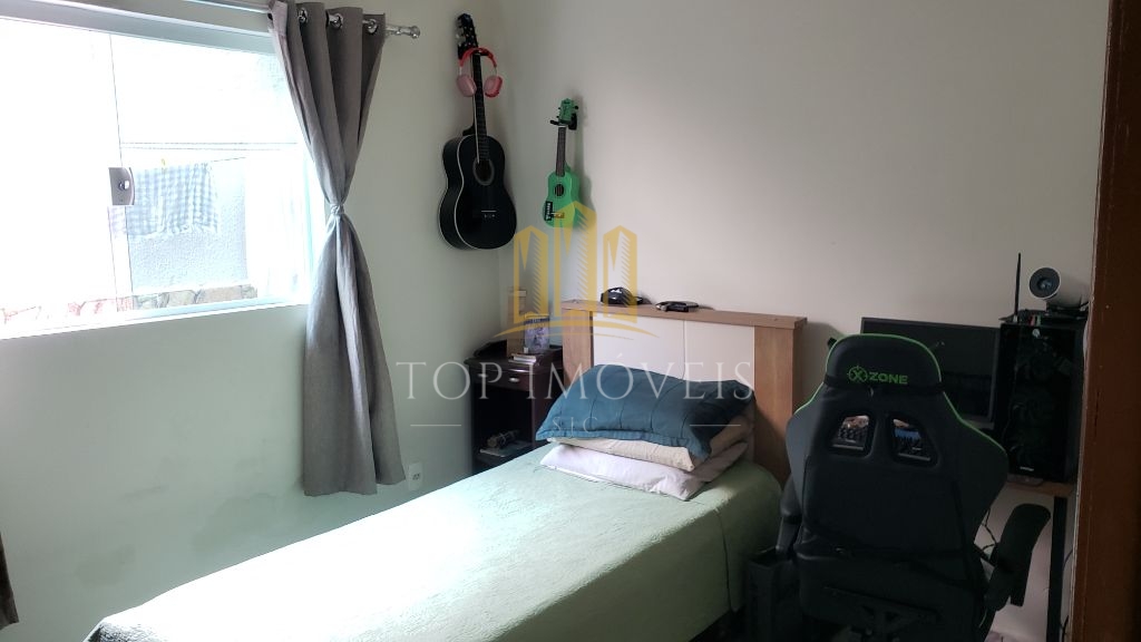 Casa térrea, dois dormitórios, duas vagas cobertas, Zona Sul