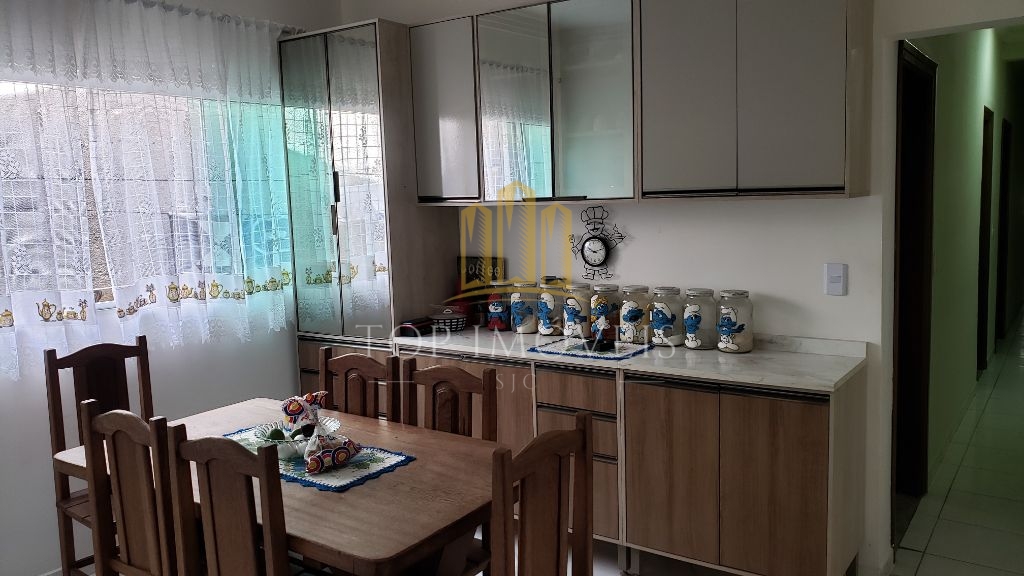Casa térrea, dois dormitórios, duas vagas cobertas, Zona Sul