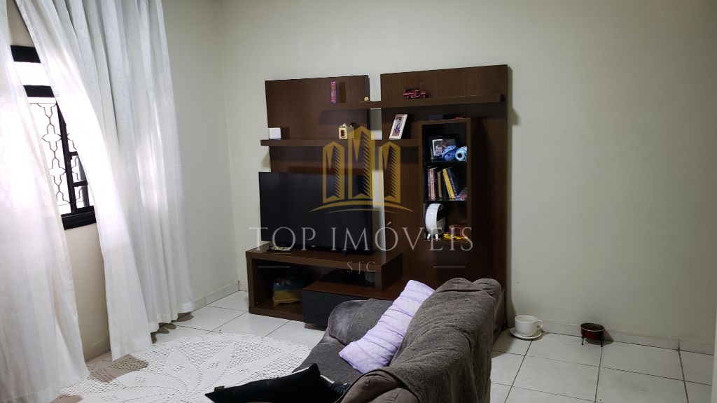 Casa térrea, dois dormitórios, duas vagas cobertas, Zona Sul