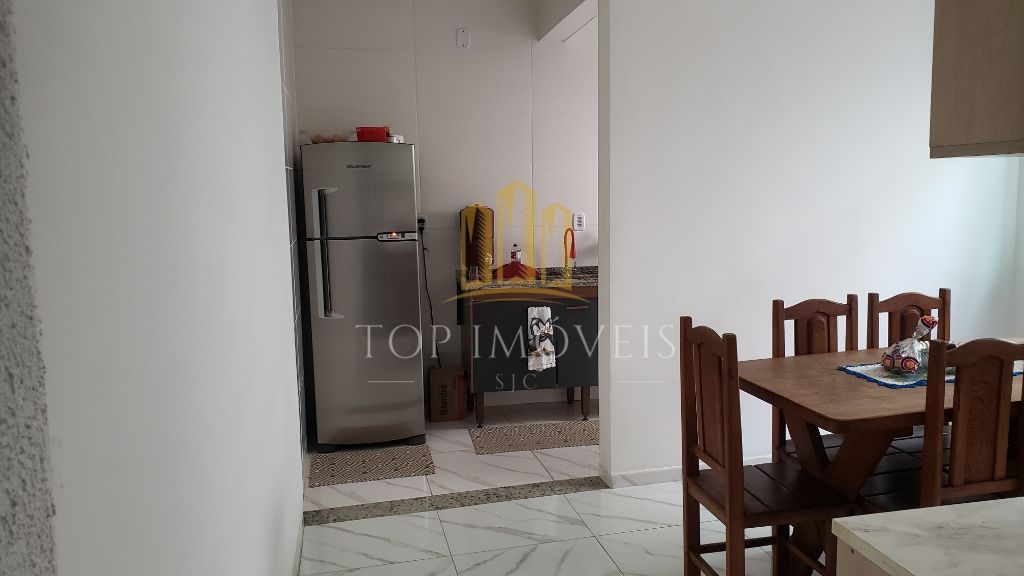 Casa térrea, dois dormitórios, duas vagas cobertas, Zona Sul