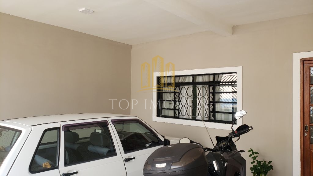 Casa térrea, dois dormitórios, duas vagas cobertas, Zona Sul