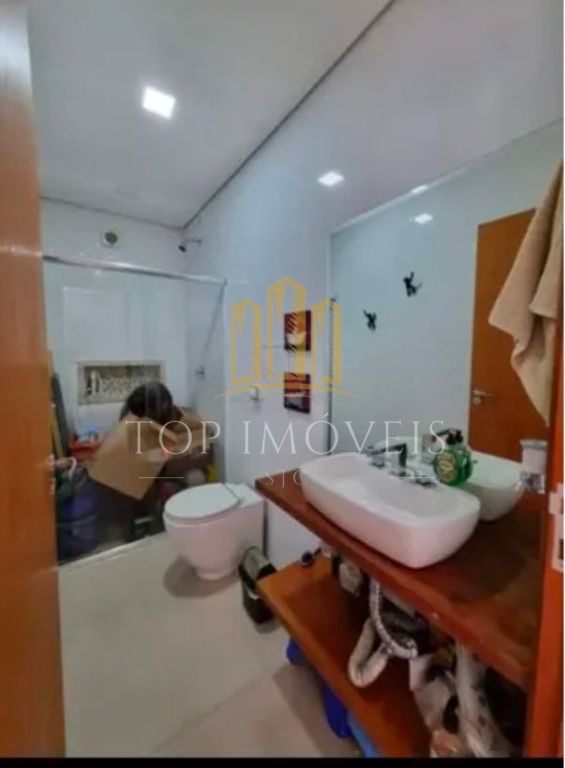 Linda Casa Localizada no Jardim Oriente Reformada Repleta de Planejados Novos 3 dormitorios Suite 4 Banheiros