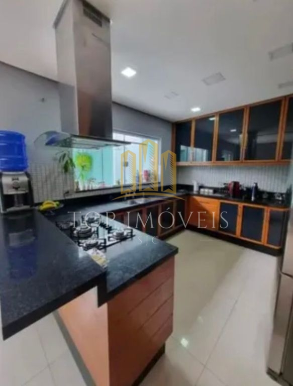 Linda Casa Localizada no Jardim Oriente Reformada Repleta de Planejados Novos 3 dormitorios Suite 4 Banheiros