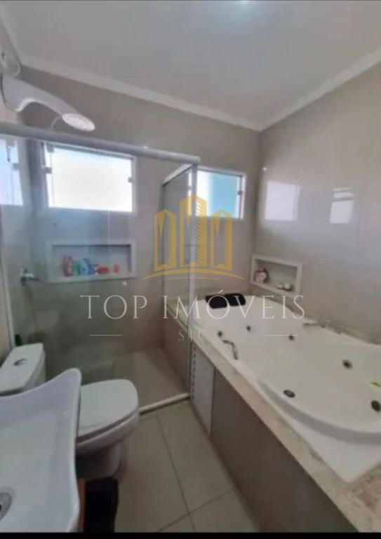 Linda Casa Localizada no Jardim Oriente Reformada Repleta de Planejados Novos 3 dormitorios Suite 4 Banheiros