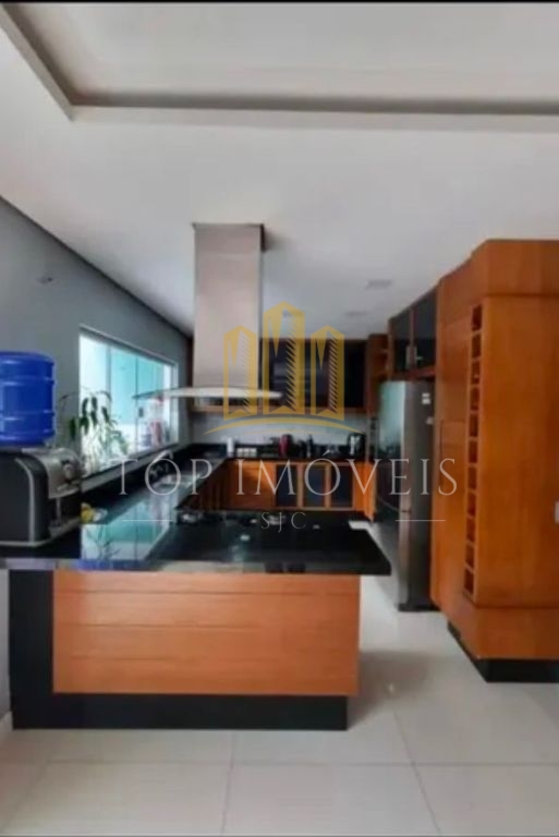 Linda Casa Localizada no Jardim Oriente Reformada Repleta de Planejados Novos 3 dormitorios Suite 4 Banheiros