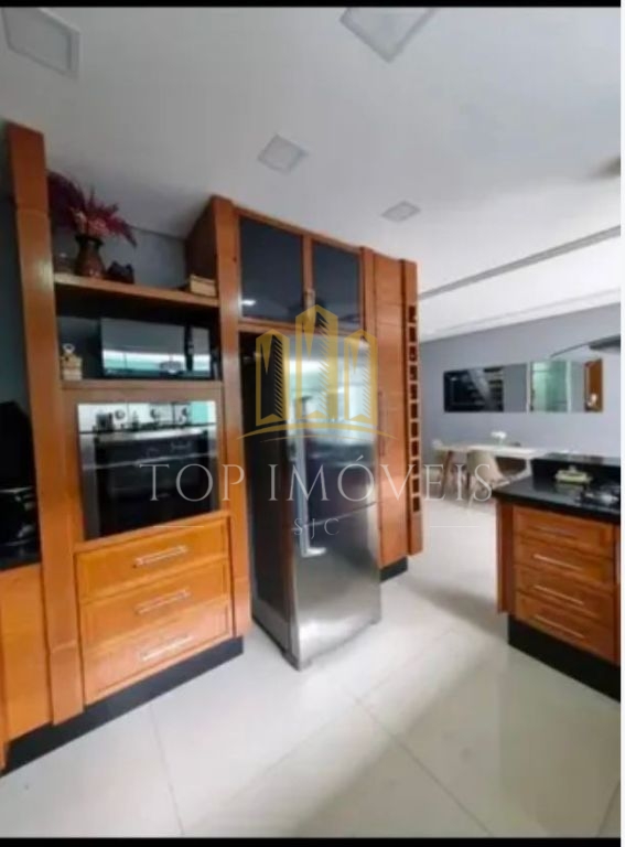 Linda Casa Localizada no Jardim Oriente Reformada Repleta de Planejados Novos 3 dormitorios Suite 4 Banheiros