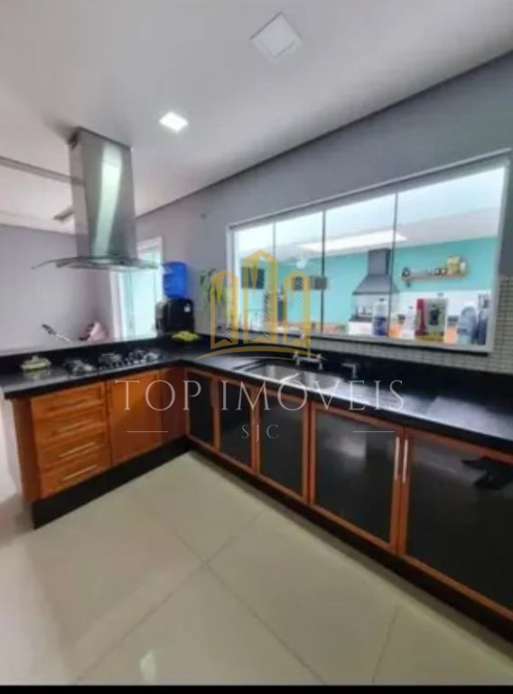 Linda Casa Localizada no Jardim Oriente Reformada Repleta de Planejados Novos 3 dormitorios Suite 4 Banheiros