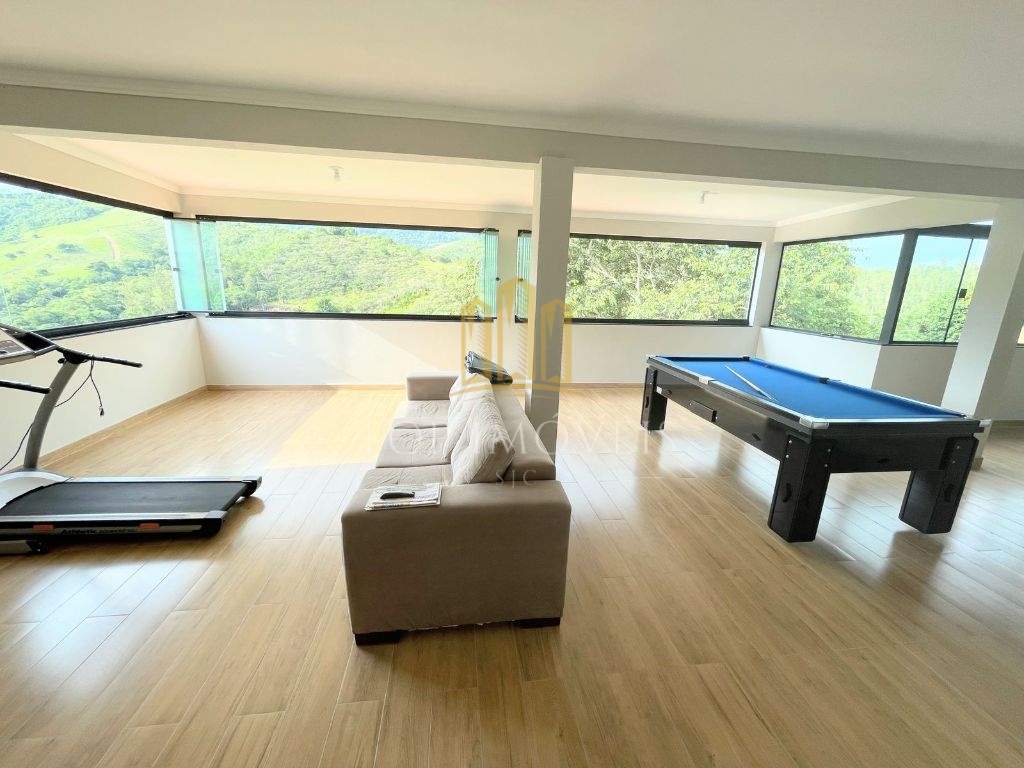 Belissima Chacara Com Vista Privilegiada Para a Natureza, Ideal Para Quem Busca Tranquilidade e Contato Com o Verde 4 Dormitórios, sendo 1 Suíte PIscina e Lazer.