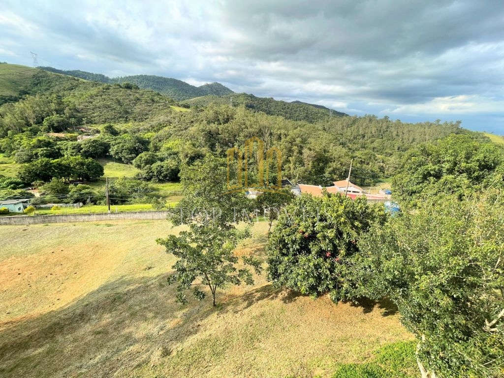 Belissima Chacara Com Vista Privilegiada Para a Natureza, Ideal Para Quem Busca Tranquilidade e Contato Com o Verde 4 Dormitórios, sendo 1 Suíte PIscina e Lazer.