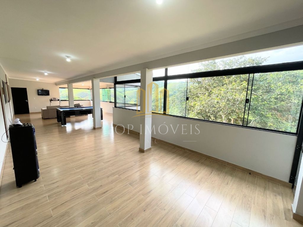Belissima Chacara Com Vista Privilegiada Para a Natureza, Ideal Para Quem Busca Tranquilidade e Contato Com o Verde 4 Dormitórios, sendo 1 Suíte PIscina e Lazer.