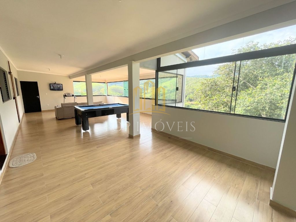 Belissima Chacara Com Vista Privilegiada Para a Natureza, Ideal Para Quem Busca Tranquilidade e Contato Com o Verde 4 Dormitórios, sendo 1 Suíte PIscina e Lazer.