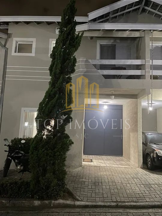 Maravilhosa casa tres dormitorios em condominio fechado