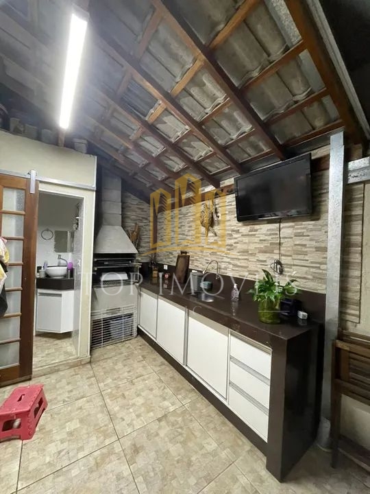 Maravilhosa casa tres dormitorios em condominio fechado