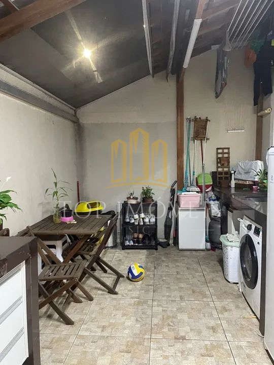 Maravilhosa casa tres dormitorios em condominio fechado