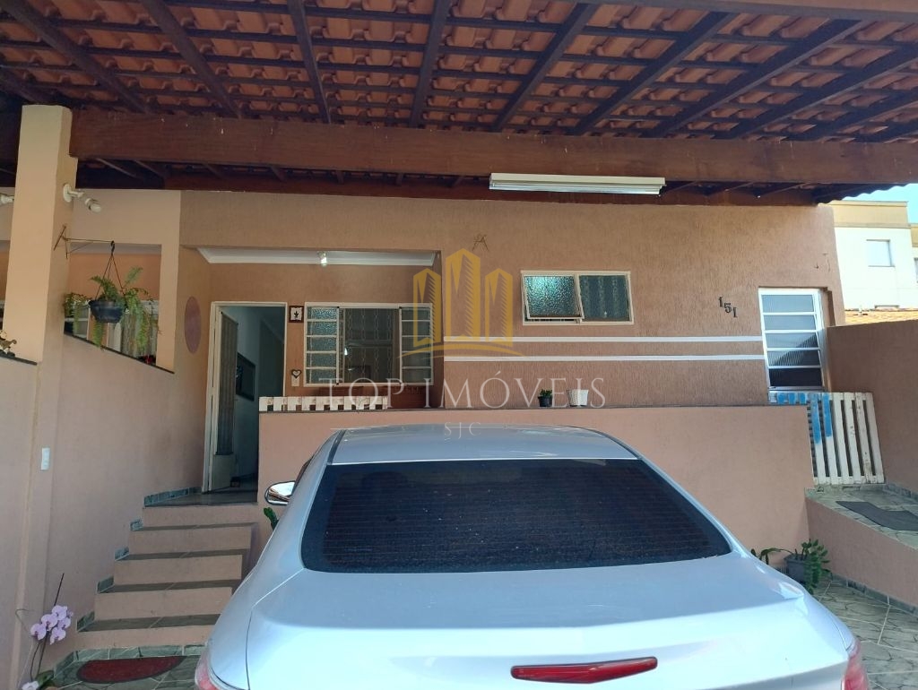 Oportunidade!! Linda Casa de 3 dormitórios, em um charmoso condomínio Próximo aos principais comércios do bairros