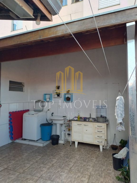 Oportunidade!! Linda Casa de 3 dormitórios, em um charmoso condomínio Próximo aos principais comércios do bairros